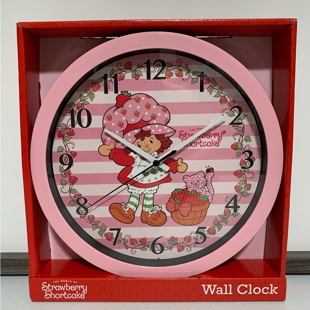 The World of Strawberry Shortcake Analog Wall Clock- New in Box